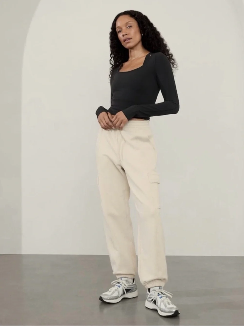 NWT Athleta Forever Fleece High Rise Cargo Jogger Bone Size Medium - Picture 1 of 11